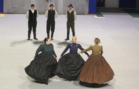 10 MEDNARODNI FOLKLORNI FESTIVAL KD RAKEK 25 FOTO LJUBO VUKELIČ